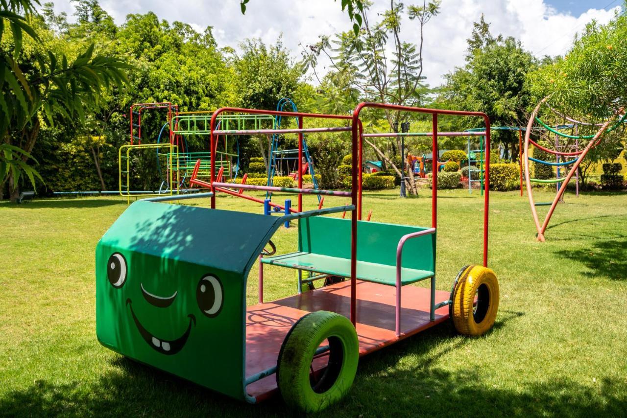 Fun Retreat Resort, Hotel And Ayurveda Spa Αρούσα Εξωτερικό φωτογραφία